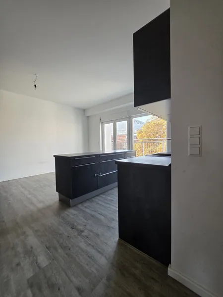 Spacious 3-Room Penthouse in Vibrant Friedrichshain — photo 1